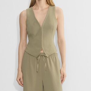 Wilfred aritzia // attire vest crepette in sundried olive size 2 S